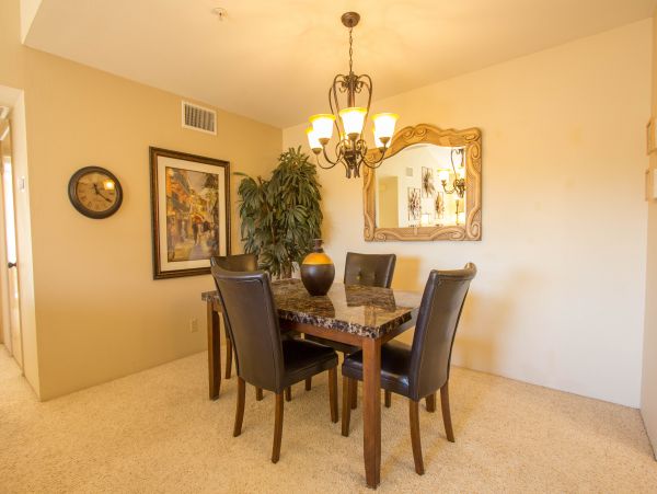 Palm Springs Home 984045