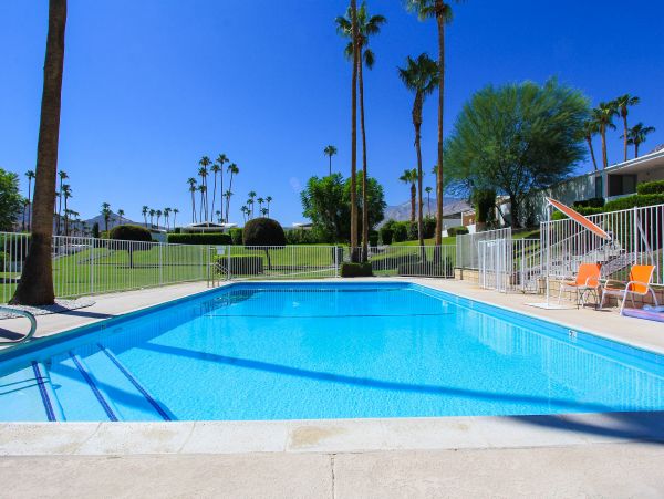 Palm Springs Home 984046