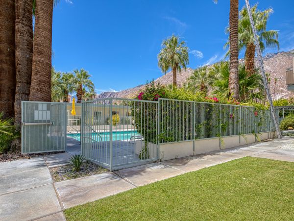 Palm Springs Home 984048