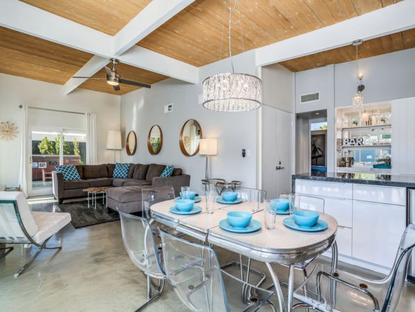 Four Bedrooms Designer Home With Private Pool and Hot Tub