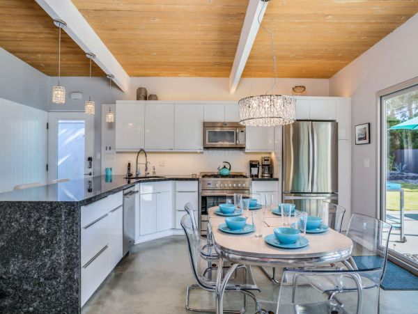 Four Bedrooms Designer Home With Private Pool and Hot Tub