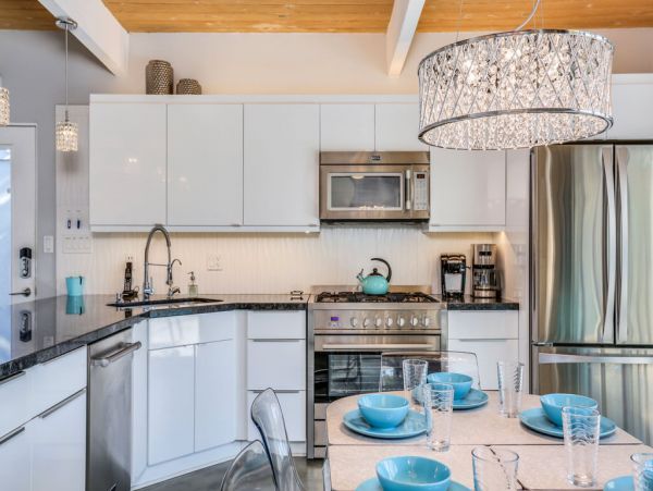 Four Bedrooms Designer Home With Private Pool and Hot Tub