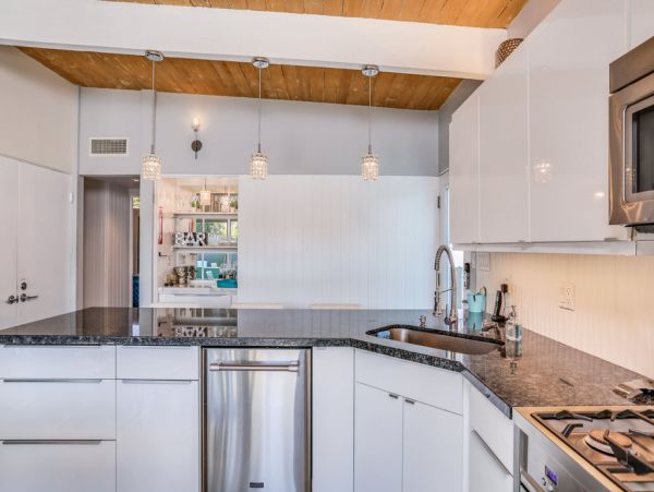 Four Bedrooms Designer Home With Private Pool and Hot Tub