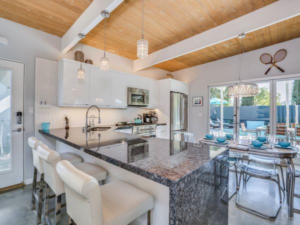 Four Bedrooms Designer Home With Private Pool and Hot Tub