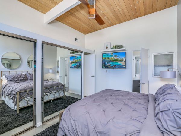 Four Bedrooms Designer Home With Private Pool and Hot Tub