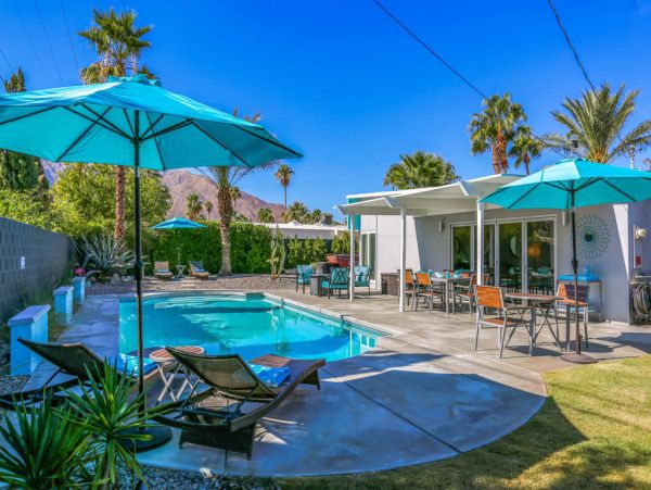 Four Bedrooms Designer Home With Private Pool and Hot Tub