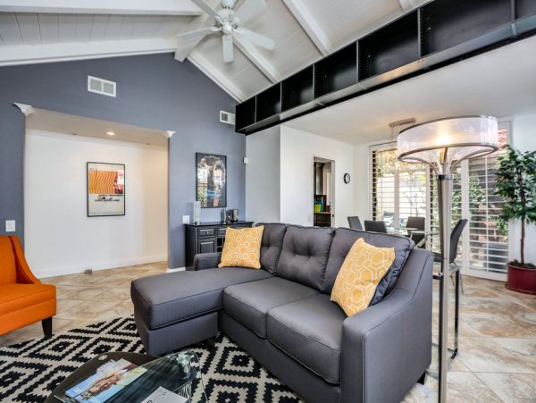 Palm Springs Home 984050