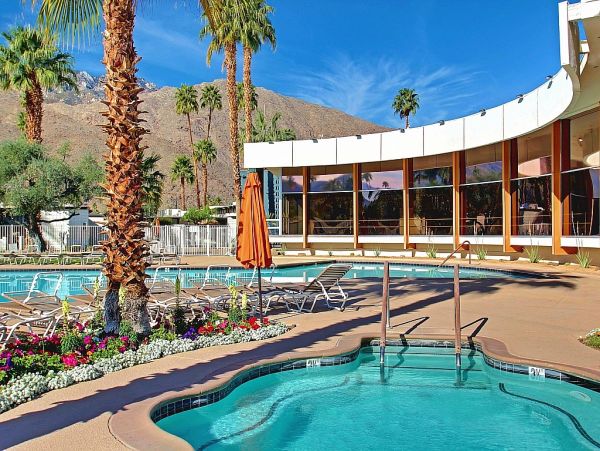 Palm Springs Home 984053