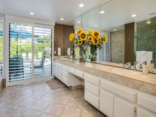 Palm Springs Home 984054