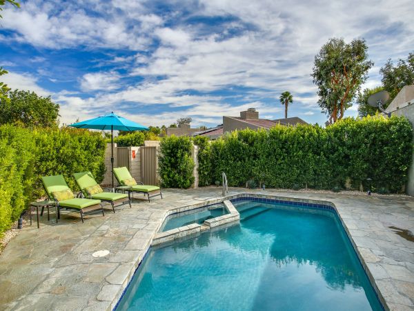 Palm Springs Home 984054