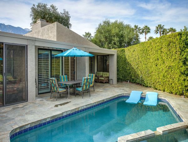 Palm Springs Home 984054