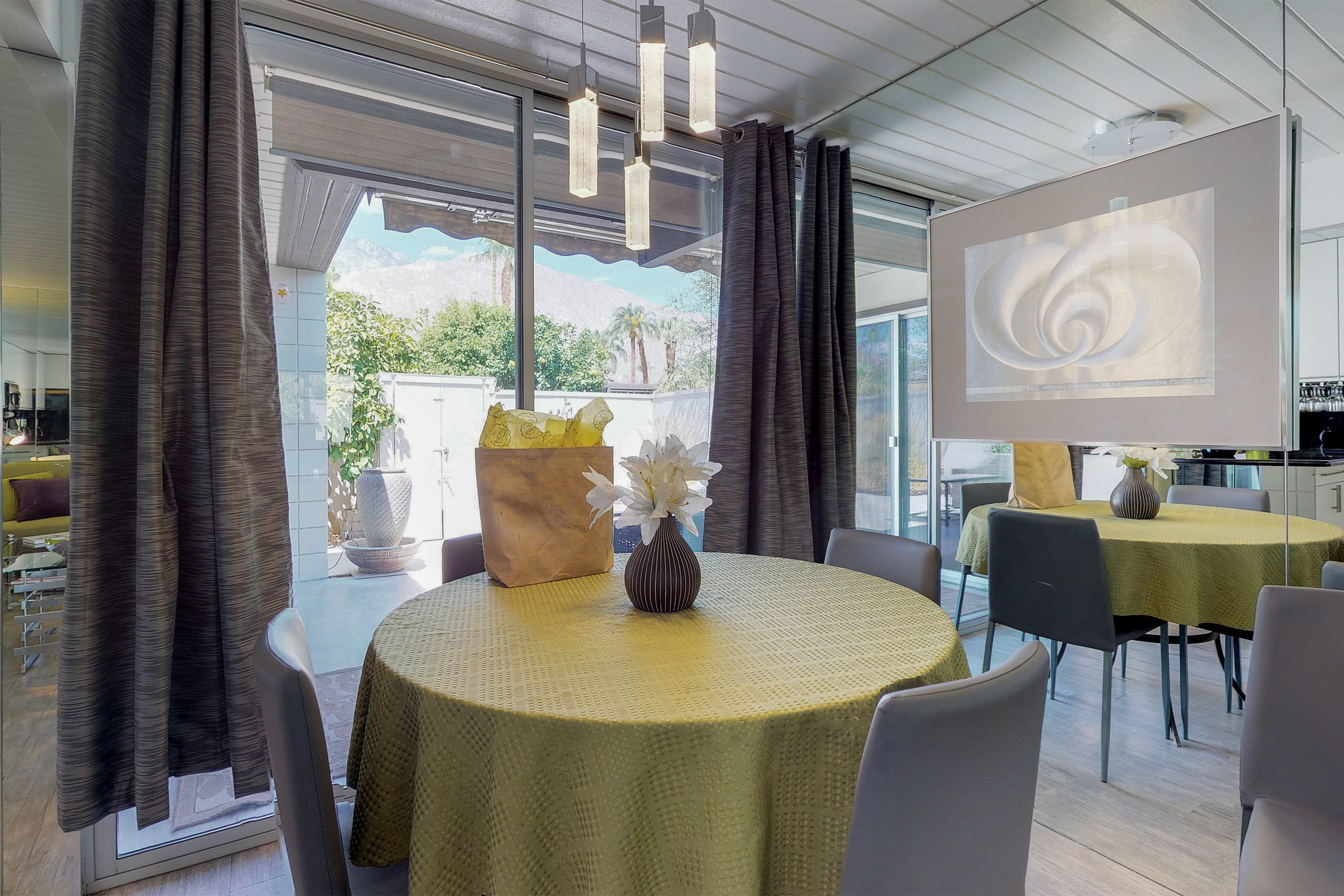 Palm Springs Home 984055