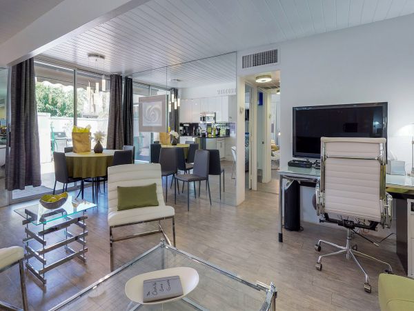 Palm Springs Home 984055