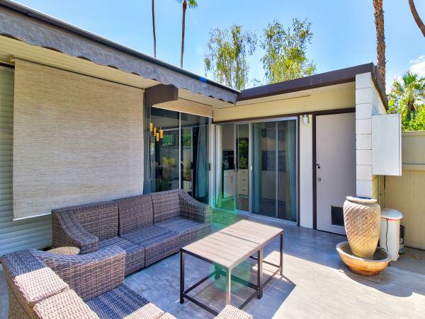 Palm Springs Home 984055