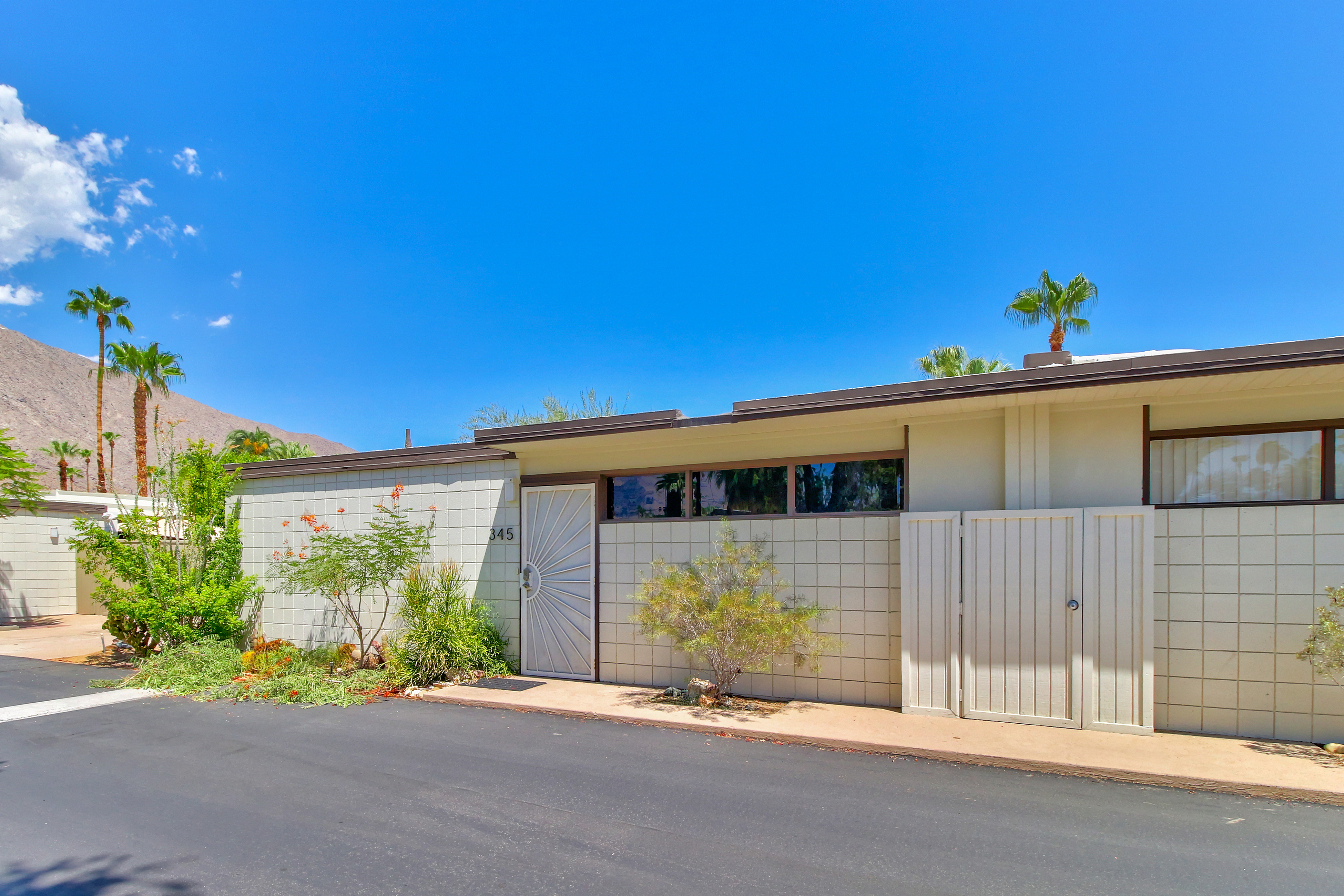Palm Springs Home 984055