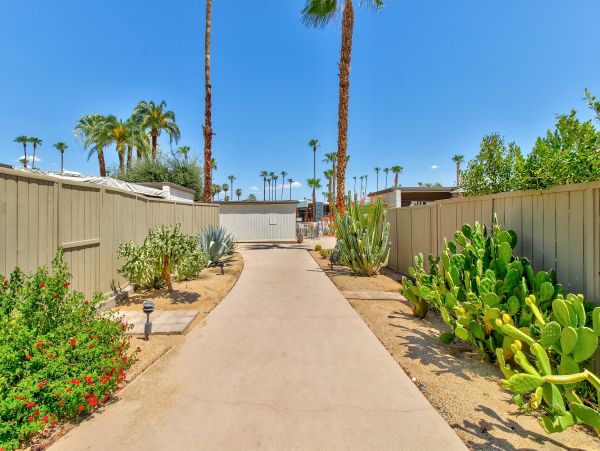 Palm Springs Home 984055