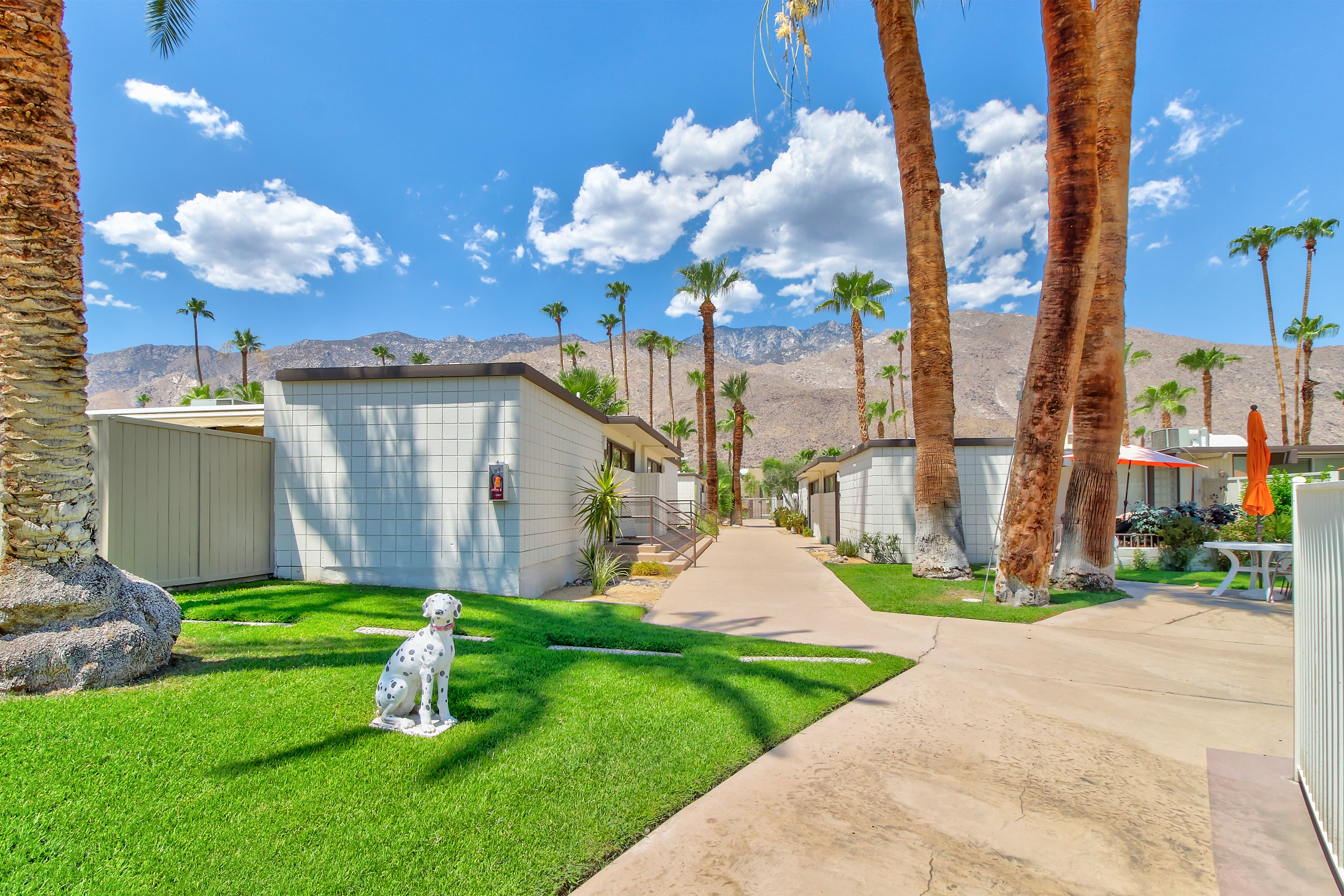 Palm Springs Home 984055