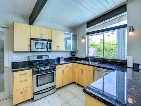 Palm Springs Home 984056