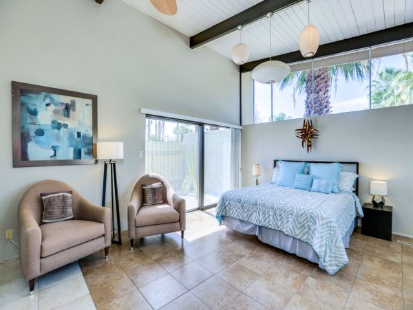 Palm Springs Home 984056