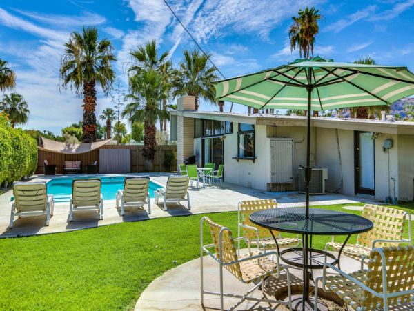 Palm Springs Home 984056