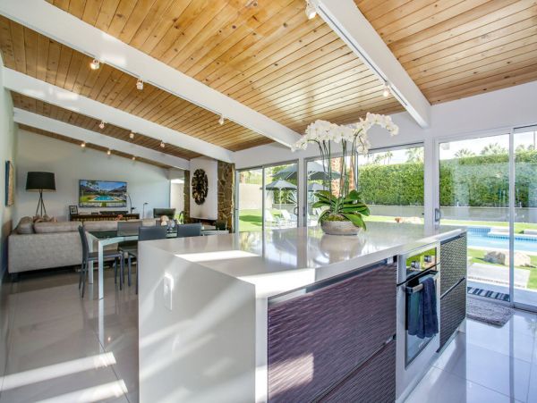 Palm Springs Home 984057