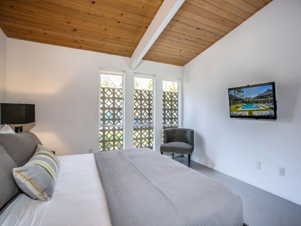 Palm Springs Home 984057