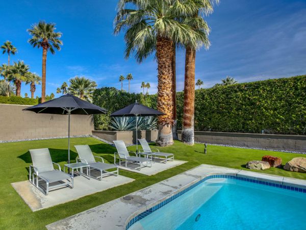 Palm Springs Home 984057