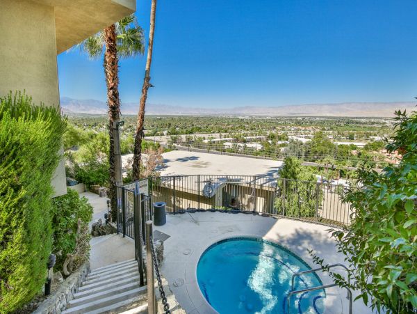 Palm Springs Home 984058