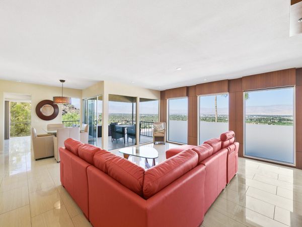 Palm Springs Home 984058