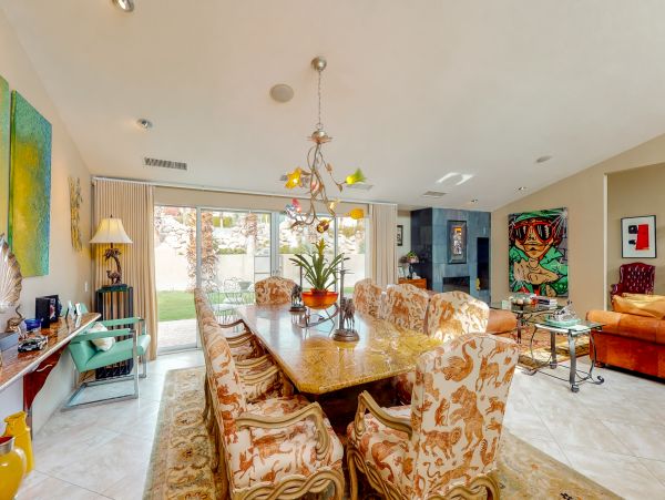 Palm Springs Home 984061