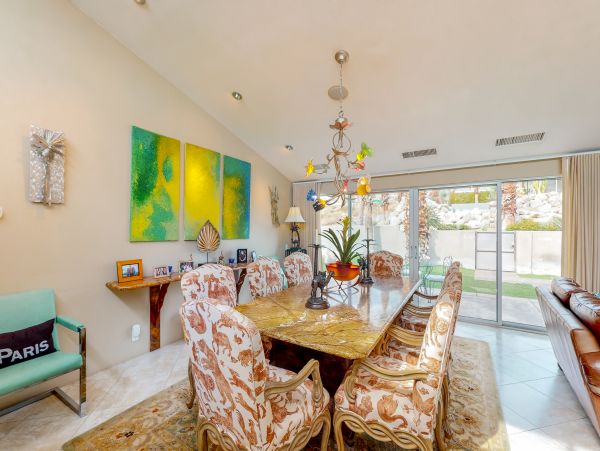 Palm Springs Home 984061