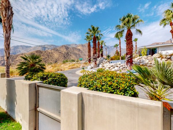 Palm Springs Home 984061