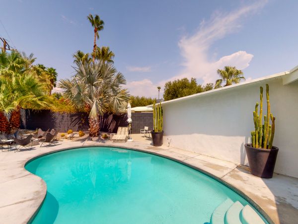 Palm Springs Home 984064