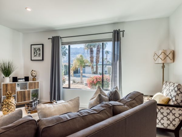 Palm Springs Home 984065