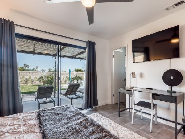 Palm Springs Home 984065