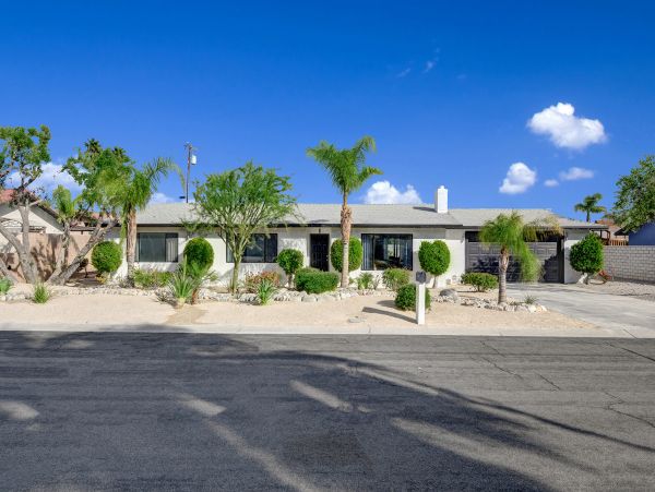 Palm Springs Home 984065