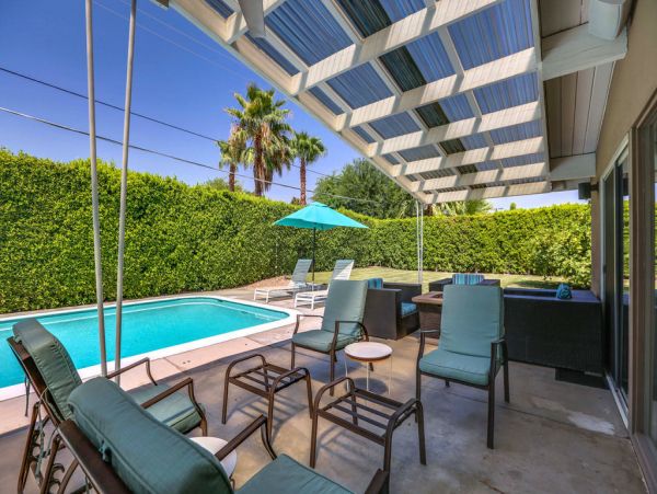 Palm Springs Home 984066