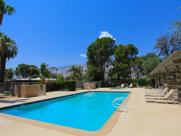 Palm Springs Home 984067