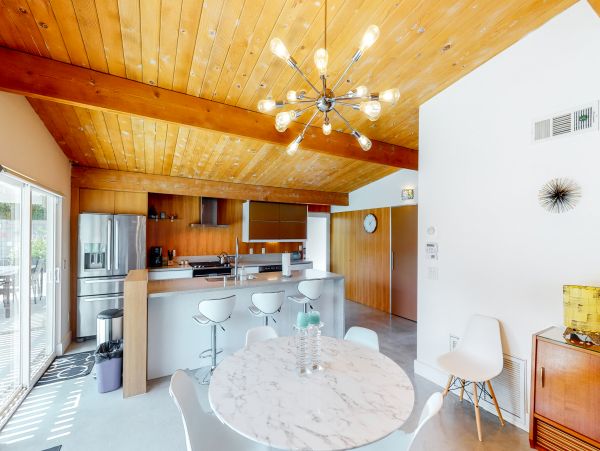 Palm Springs Home 984068