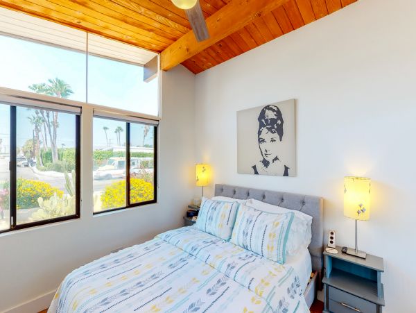 Palm Springs Home 984068