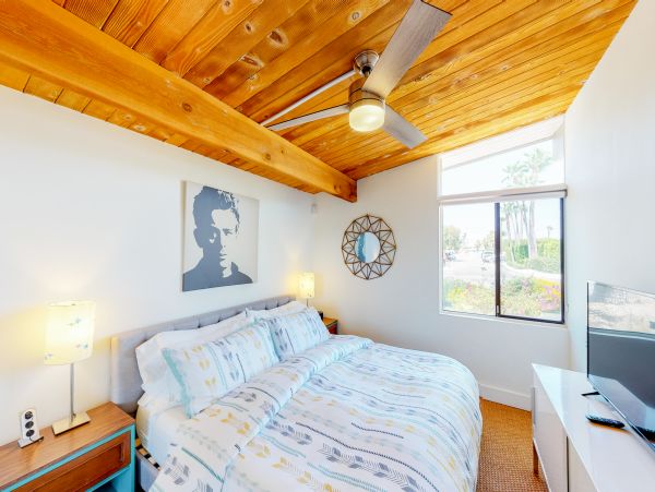 Palm Springs Home 984068