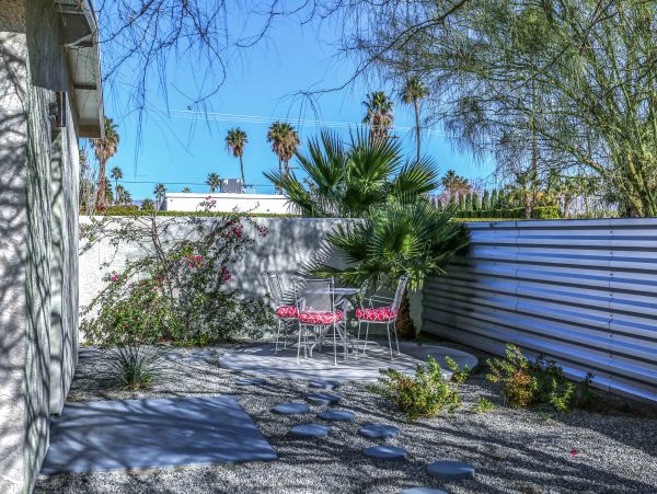 Palm Springs Home 984068