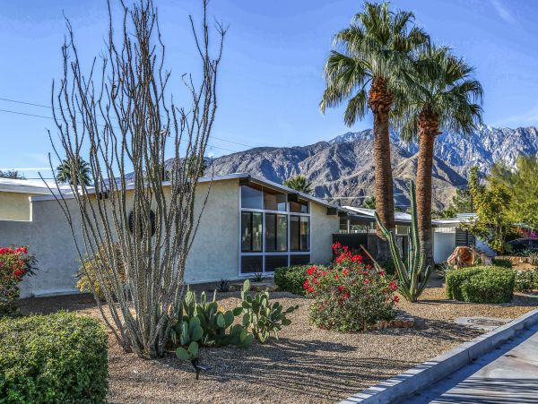Palm Springs Home 984068