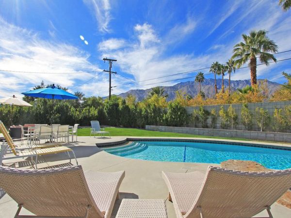 Palm Springs Home 984069