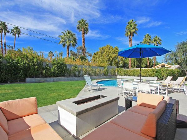 Palm Springs Home 984069