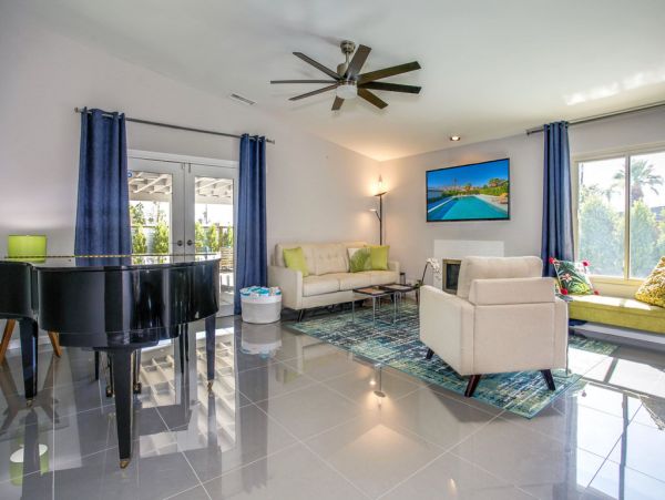 Palm Springs Home 984070