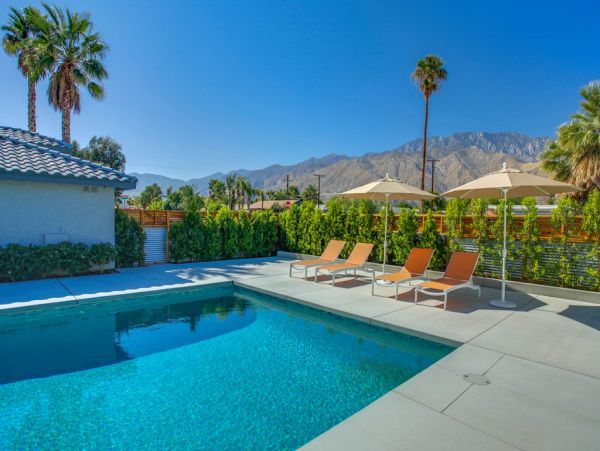 Palm Springs Home 984070