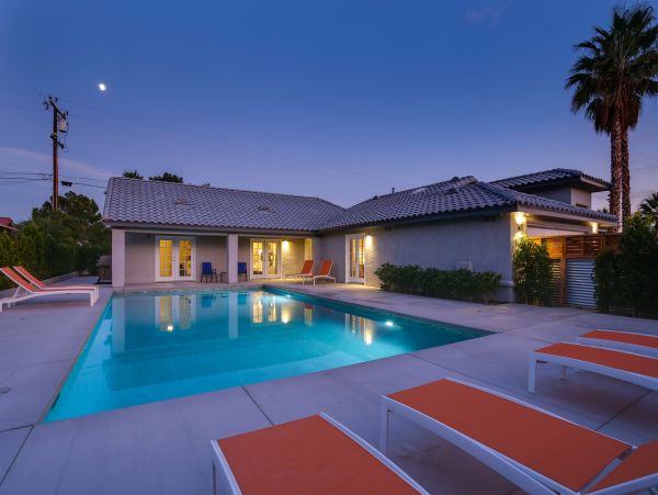 Palm Springs Home 984070
