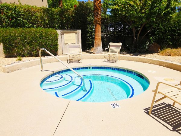 Palm Springs Home 984072