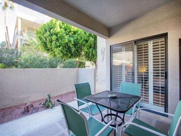 Palm Springs Home 984072